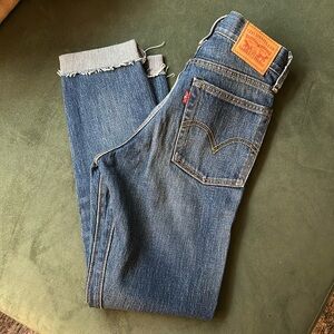 Levi’s Icon Wedgie Fit in Classic tint size 24 NWOT